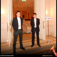 хост в Fairmont Grand Hotel