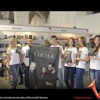 хостес на книжную выставку