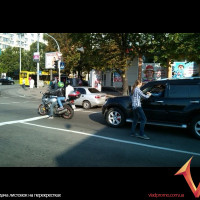 раздача листовок на перекрестках